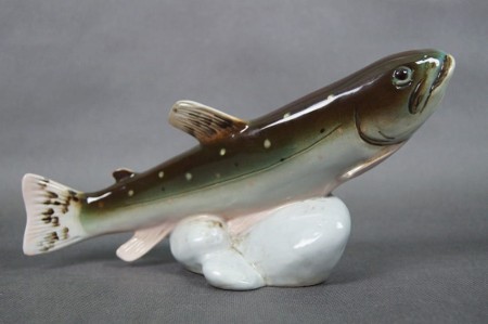 Rybapstrąg porcelanowa kolorowa duża figurka