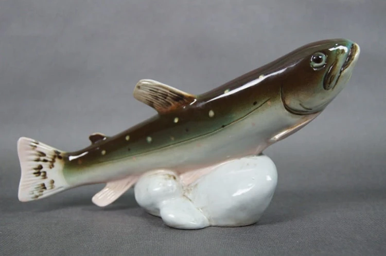 Rybapstrąg porcelanowa kolorowa duża figurka