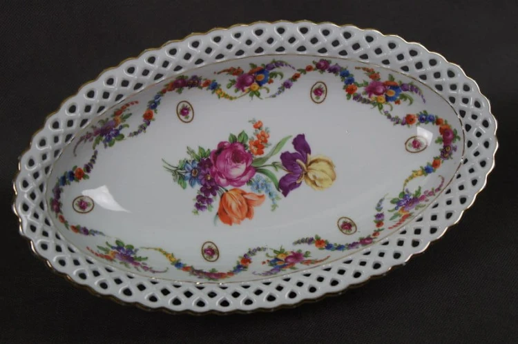 Barwna podłużna patera w ażurach porcelana Carl Schumann
