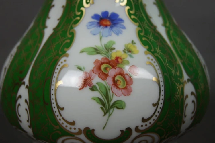 Wazon Lindner porcelanowy unikat barwne kwiaty i złocenia model Princess
