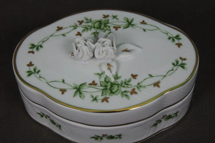 Hollohaza porcelana z Węgier - Wyjątkowa bomboniera dla kolekcjonera
