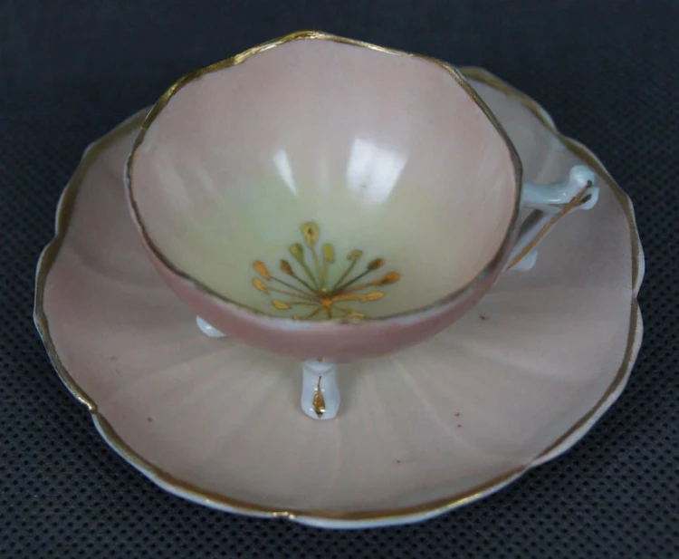 Kolekcjonerska filiżanka - przedwojenna porcelana