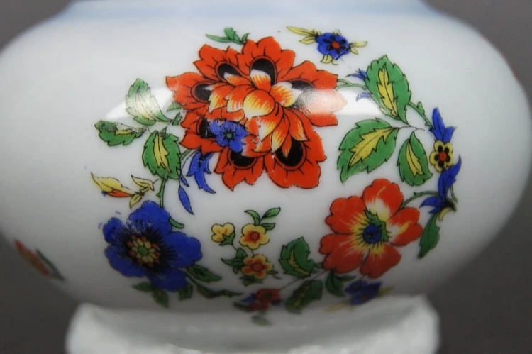 Dekoracyjny wazon niemiecka porcelana Lettin