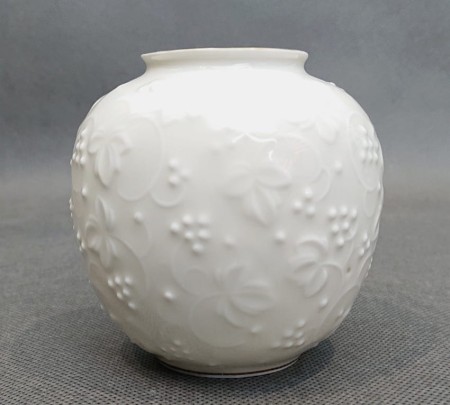 Carstens porcelana - Sorau - Żary - wazonik istna perełka