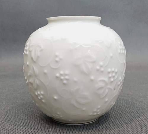 Carstens porcelana - Sorau - Żary - wazonik istna perełka