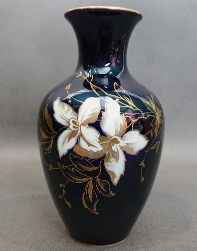 Porcelanowe cudo - kobaltowy wazon Edelstein kwiaty i obfite złocenia