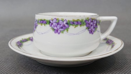 Porcelanowa filiżanka ze spodkiem