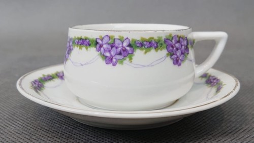 Porcelanowa filiżanka ze spodkiem