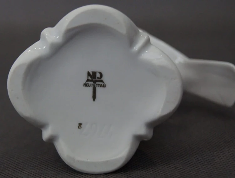 Biała figurka ptaszka - porcelana Neue Tettau