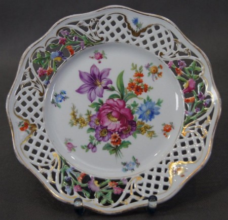 Kwiatowy ażurowy talerz - porcelana Carl Schumann