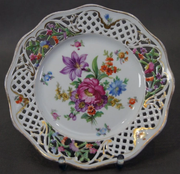 Kwiatowy ażurowy talerz - porcelana Carl Schumann
