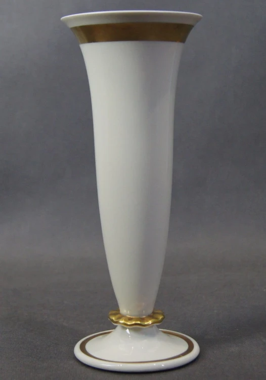 Smukły finezyjny wazon - porcelana Weimar