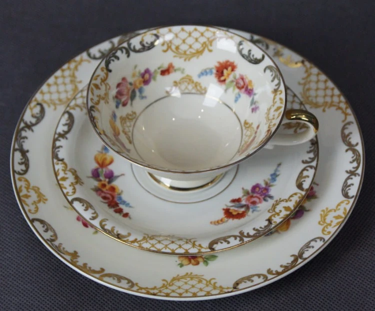 Wykwintna elegancja - porcelanowy zestaw śniadaniowy Tiefenfurt
