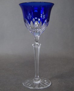 Szlachetnej urody kielich do wina w kolorze niebieskim ⭐ piękna forma