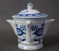 Porcelanowa sosjerka z separatorem tłuszczu - wzór cebulowy UNIKAT