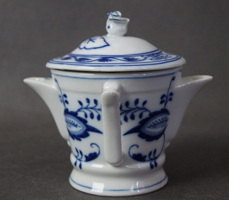 Porcelanowa sosjerka z separatorem tłuszczu - wzór cebulowy UNIKAT