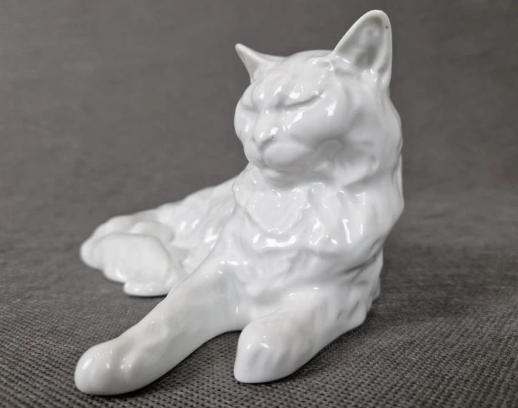 Kot unikalna figurka - węgierska porcelana Herend
