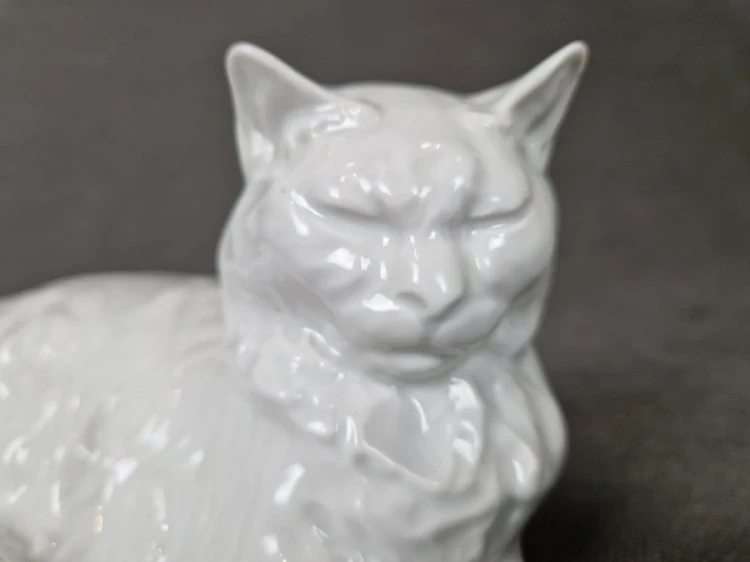Kot unikalna figurka - węgierska porcelana Herend