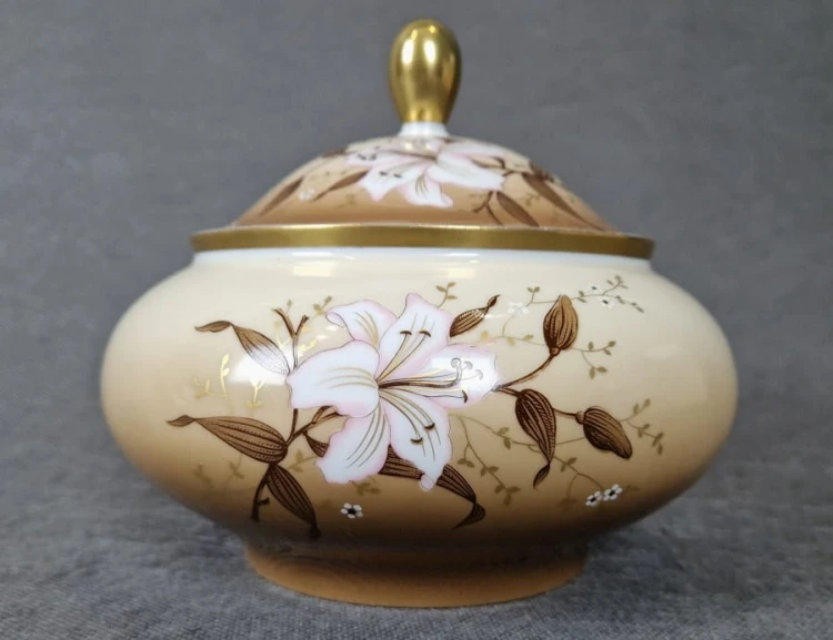 Duża porcelanowa bomboniera - Johann Seltmann