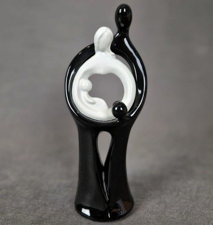 Rodzina - porcelanowa figurka w typie modernistycznym