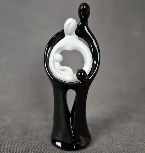 Rodzina - porcelanowa figurka w typie modernistycznym