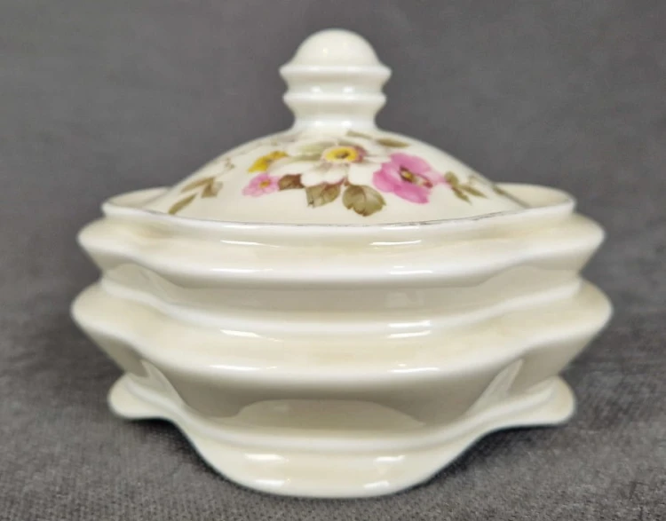 Konigszelt - porcelanowa bombonierka - Jaworzyna Śląska