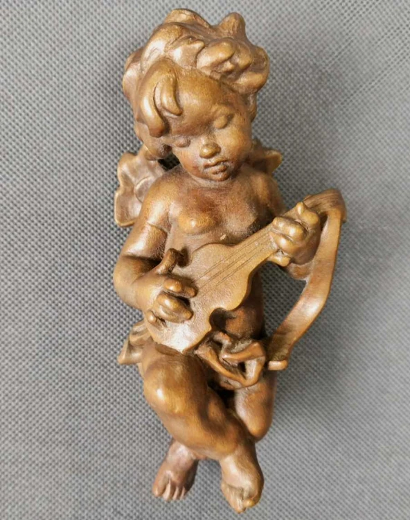 Cherubinek grający na gitarze - Rzeźba w drewnie