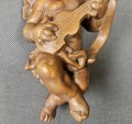 Cherubinek grający na gitarze - Rzeźba w drewnie