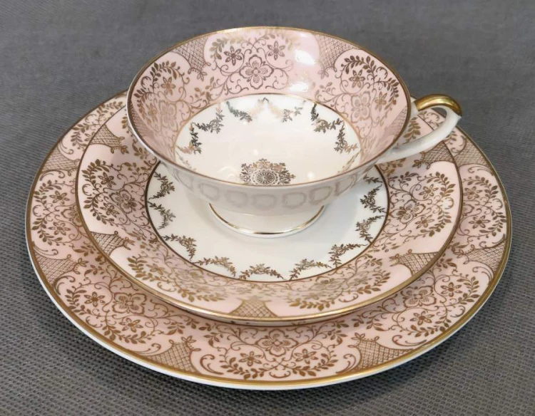 Porcelana Alka - Róż - zestaw śniadaniowy eleganckie dekoracje