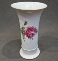 Wazon z różami w kolorze śnieżnobiałym - Porcelana Kaiser