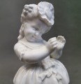 Przedwojenna figurka dziewczynki - stara porcelana