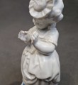 Przedwojenna figurka dziewczynki - stara porcelana