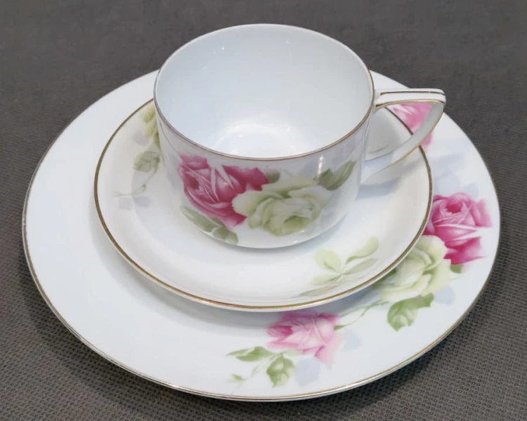 Zestaw śniadaniowy herbaciane róże - porcelana Rosenthal Sylvia
