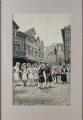 Uliczna scena rodzajowa - obraz z jedwabiu XIX wiek