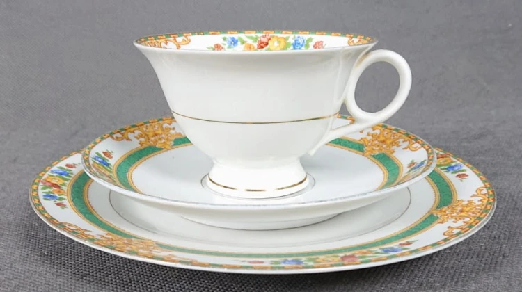 Dekoracyjny zestaw śniadaniowy - znana porcelana Schumann