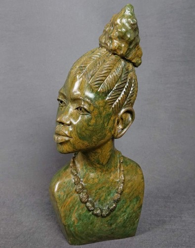 Popiersie afrykanki - rzeźba w kamieniu Verdite - T.M. Gidi