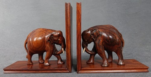 Podpórki drewniane pod książki - rzeźba ze słoniami