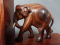 Podpórki drewniane pod książki - rzeźba ze słoniami