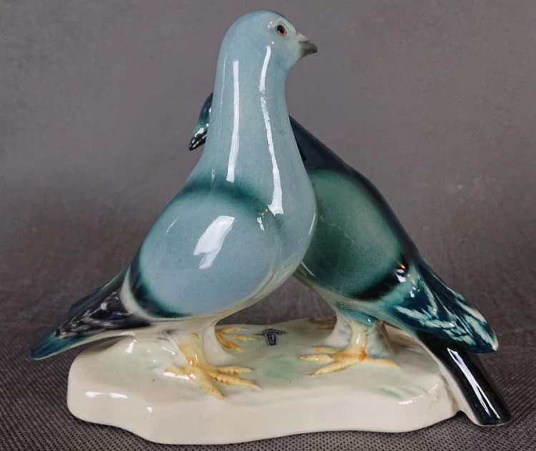 Para gołębi - Figurka z porcelany - Wytwórnia Cortendorf