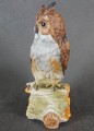 Sowa na pniu - Ręcznie malowana figurka z porcelany