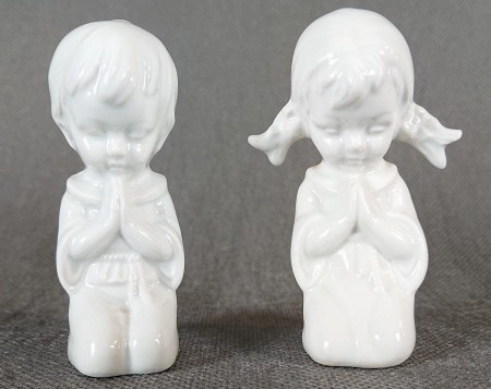 Modlące się dzieci - Dwie figurki z porcelany