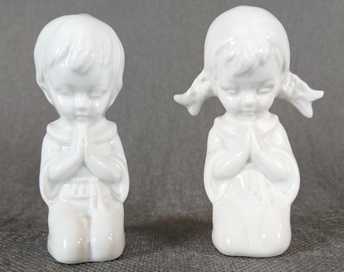 Modlące się dzieci - Dwie figurki z porcelany
