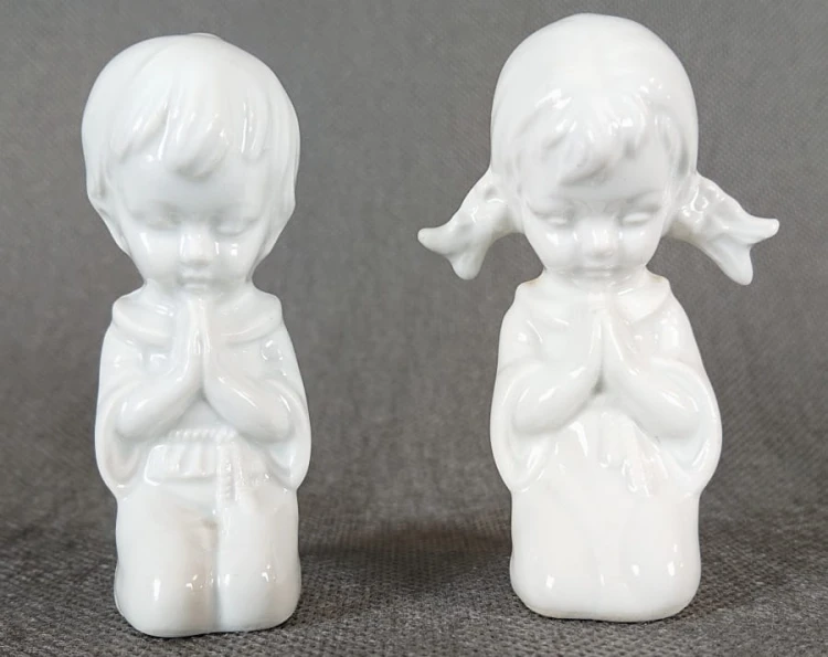 Modlące się dzieci - Dwie figurki z porcelany