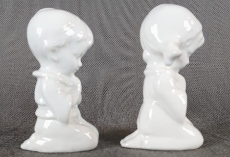 Modlące się dzieci - Dwie figurki z porcelany