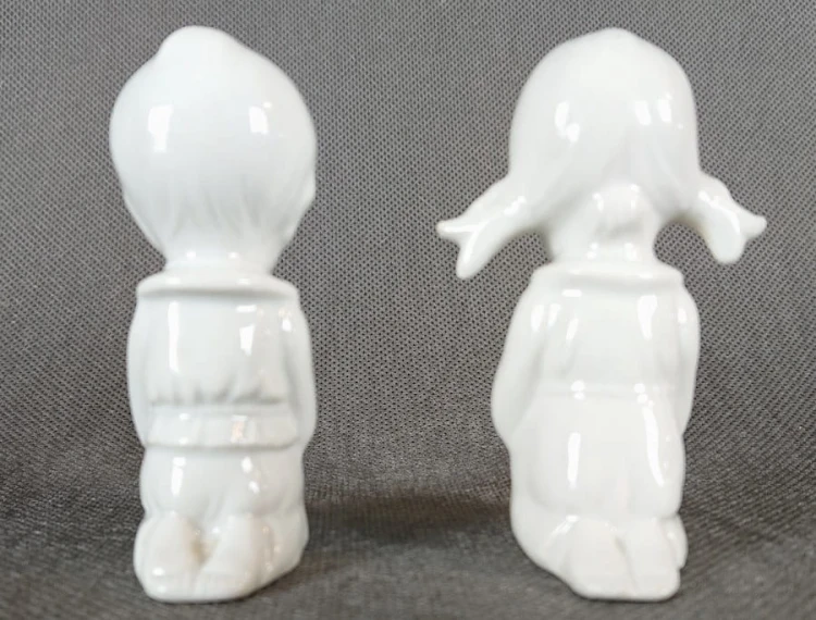 Modlące się dzieci - Dwie figurki z porcelany