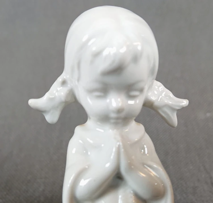 Modlące się dzieci - Dwie figurki z porcelany