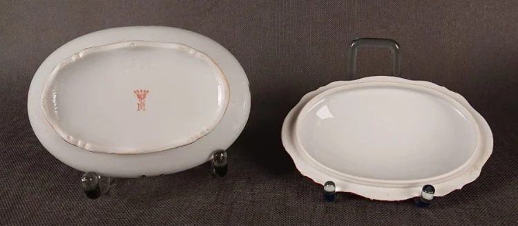 Duża ukwiecona szkatułka - Porcelana Martinroda