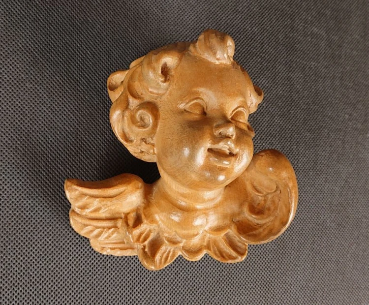Putto ze skrzydełkami - Ręczna rzeźba