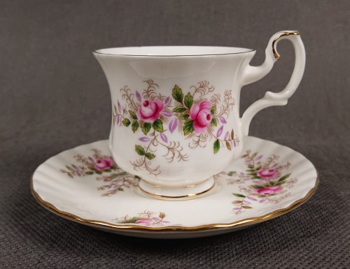 Filiżanka ze spodkiem do espresso Lavender Rose - Porcelana Royal Albert