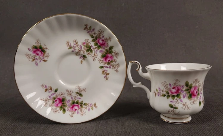Filiżanka ze spodkiem do espresso Lavender Rose - Porcelana Royal Albert